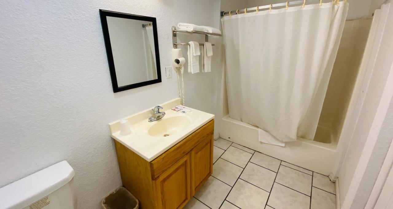 Budget Inn & Suites Freer Zewnętrze zdjęcie